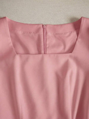 Vestido Rosa Con Escote Cuadrado Y Mangas Abullonadas