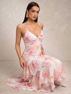 Vista posterior del vestido largo de fiesta con estampado floral rosa y volantes