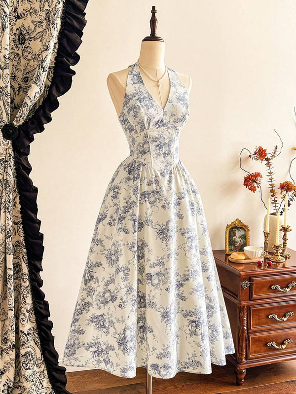 Primer plano de la falda amplia y fluida del vestido midi con estampado toile de Jouy.