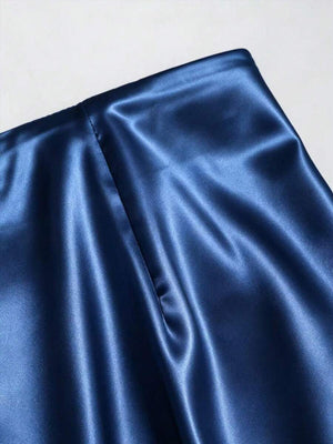 Minifalda Satinada Azul Marino con Encaje