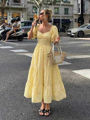 Vestido Largo Amarillo Con Escote Corazón