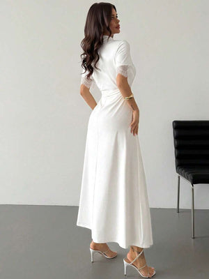 Vista frontal de vestido blanco elegante con fruncido en la cintura