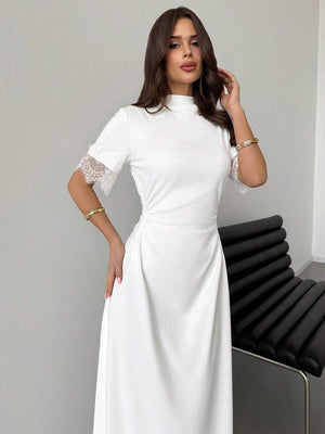 Silueta ajustada de vestido largo blanco ideal para eventos formales