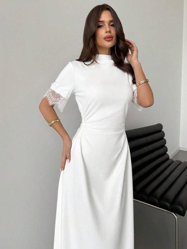 Silueta ajustada de vestido largo blanco ideal para eventos formales