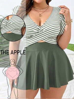 Vista frontal de un tankini de dos piezas con top de rayas verde y blanco y falda de baño verde olivo.
