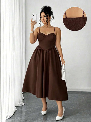 Vista completa de una mujer luciendo un vestido midi marrón elegante con escote corazón y falda amplia.