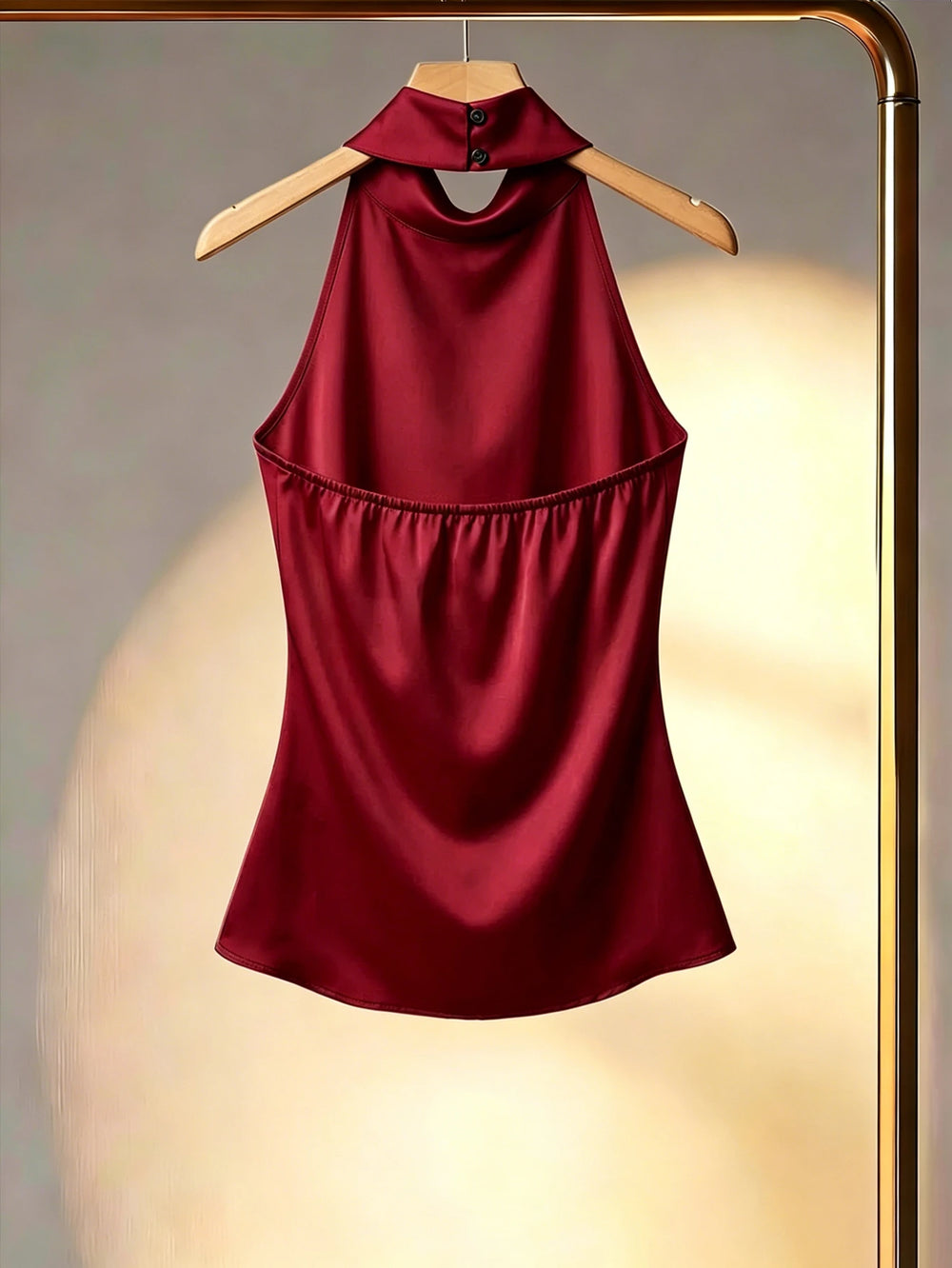 Blusa elegante color burdeos sin mangas con cuello halter y detalle fruncido lateral