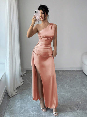 Vestido Largo Satinado De Un Hombro Color Coral