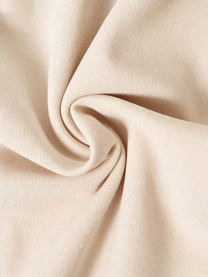 Parte inferior del vestido largo con corte tipo sirena que añade movimiento y elegancia.