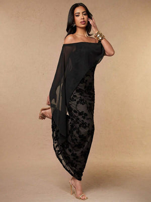 Vestido de Fiesta Negro con Encaje Floral y Capa
