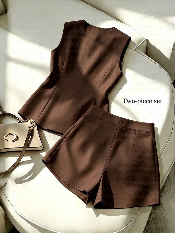 Conjunto Elegante de Chaleco y Short Beige
