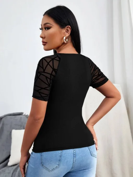 Blusa con Contraste Geométrico de Malla - Image 2