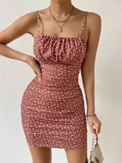 Vestido De Tirantes Delgados Con Estampado Floral Pecho Con Fruncido