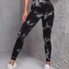 Leggings tie-dye con talle alto, ideales para ejercicio físico.