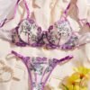 Conjunto de lencería morado con bordado floral sobre diseño transparente.