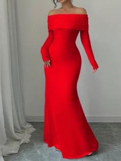 Detalle frontal del vestido elegante largo en color rojo.