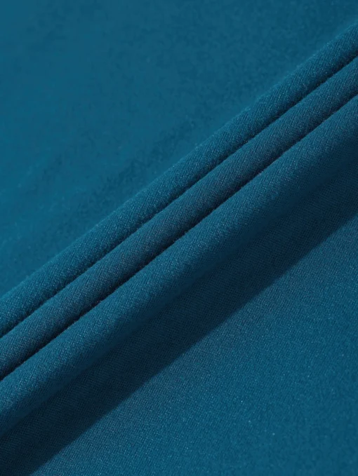 Textura del tejido de la camiseta negra casual