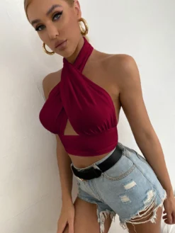 Top Burdeos Halter Cruzado con Espalda Descubierta