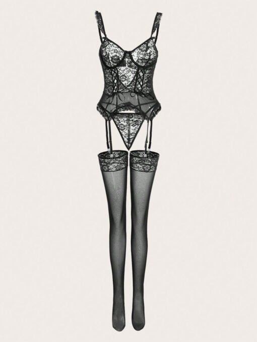 Imagen de las cuatro piezas del conjunto sexy negro de encaje transparente en plano.