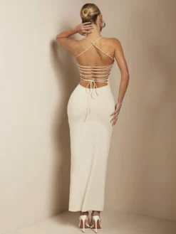 Imagen trasera del vestido albaricoque sexy mostrando la espalda descubierta