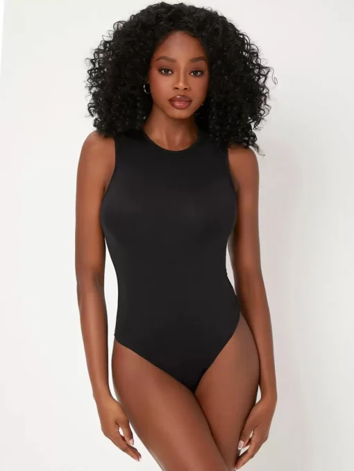 Body negro sin mangas con cuello redondo y ajuste perfecto.
