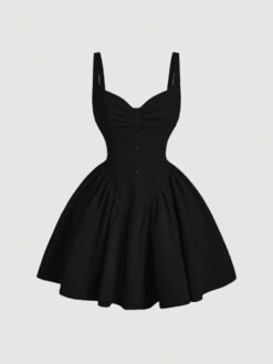Imagen frontal: Vestido negro corto con tirantes y botones decorativos