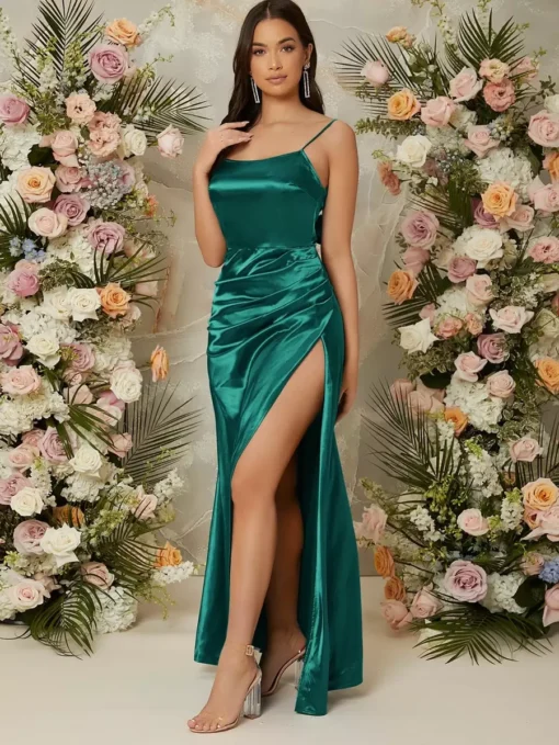 Vestido Verde Satinado Con Abertura Alta Y Espalda Descubierta - Image 3