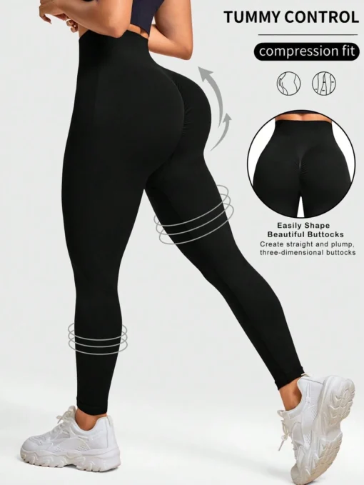Detalle de los leggings deportivos negros mostrando beneficios de sujeción y control abdominal.
