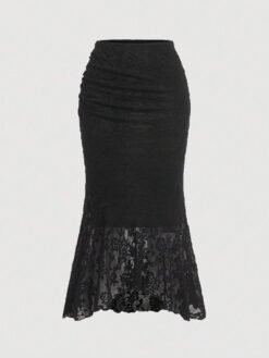 Falda del set elegante negro con detalle de encaje