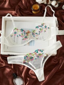 Set de lencería multicolor con bordado floral y sujetador transparente