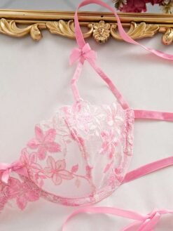 Sujetador bordado rosa con copa semitransparente y aro – set de lencería rosa