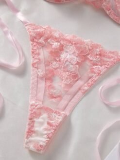 Sujetador del set de lencería rosa con encaje y lazos