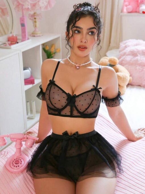 Conjunto sexy negro completo con top de puntos y falda de tul