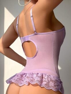 Conjunto lencería púrpura con espalda descubierta y volantes