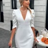 Imagen frontal del vestido blanco elegante con manga farol y escote en V