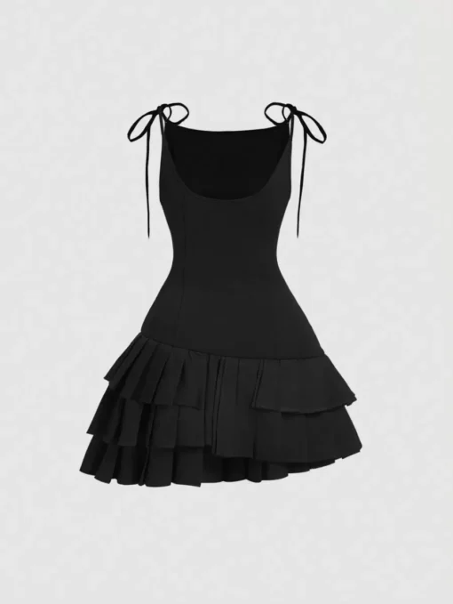 Vista trasera del vestido mini negro con escote redondo