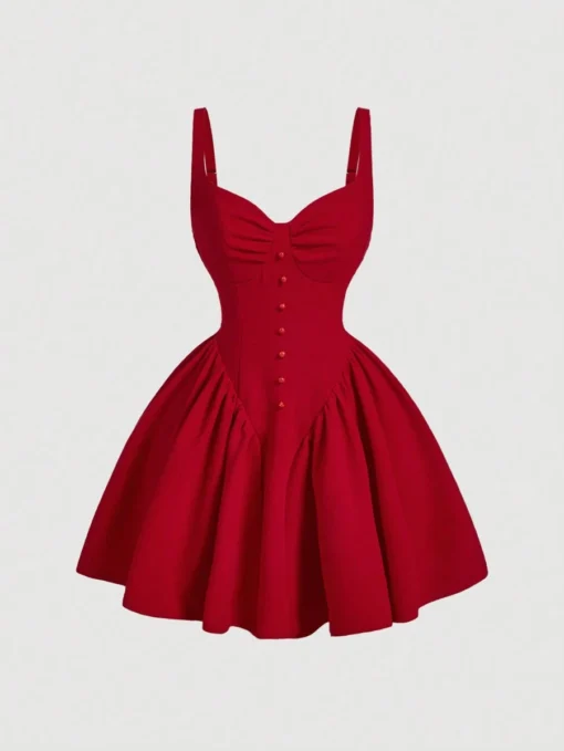 Vista frontal del vestido corto rojo con corte campana y botones.