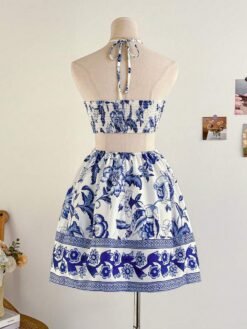 Vista trasera del vestido mini bohemio con espalda descubierta