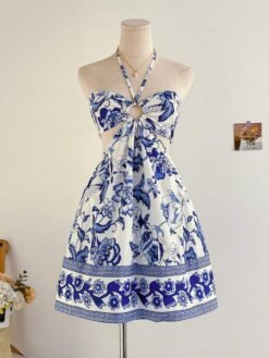 Vestido mini bohemio con estampado floral azul y escote halter