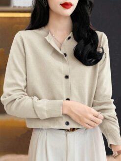 Blusa albaricoque casual abierta con cuello redondo.