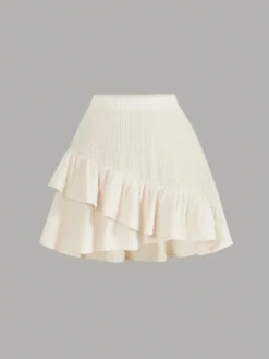 Falda albaricoque con diseño envolvente y volante en capas.