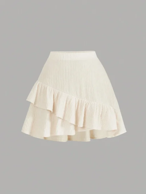 Falda albaricoque con diseño envolvente y volante en capas.