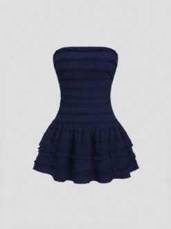 Vestido mini elegante azul marino sin tirantes con volantes.